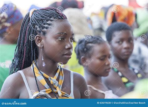 Chica Joven Hermosa De La Pertenencia Tnica Del Macua De Mozambique