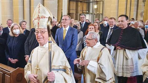 Kirche Und Leben De Paderborns Erzbischof Feierlich Verabschiedet