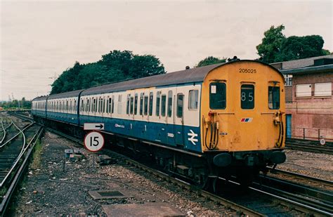 Class 205 Demu Thumper Unit 205025 Arriving At Southampton… Flickr