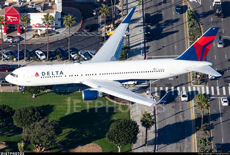 N181DN | Boeing 767-332(ER) | Delta Air Lines | FlyingFlosViews | JetPhotos