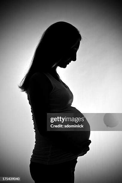 60 Pregnant Woman Profile And Vertical Silhouette Stock Photos High