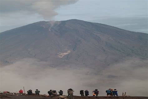 Dahsyat Kecepatan Awan Panas Gunung Semeru Capai Km Per Jam Dan