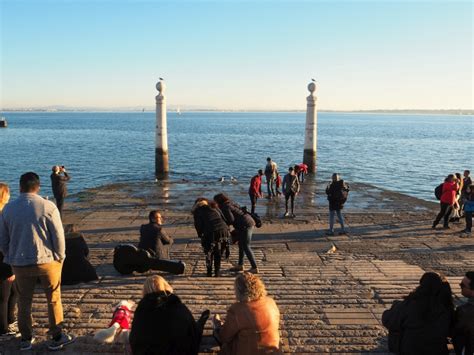 Cais das Colunas o pôr do sol na beira do rio em Lisboa Descubra Lisboa