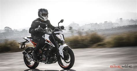 Expert Reviews on KTM 250 Duke [2021] | First Ride & Comparison Test ...