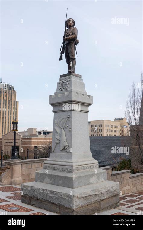 Civil war statue hi-res stock photography and images - Alamy