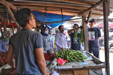 Gardu Ganjar Berbagi Sayur Hingga Deklarasi Dukungan Bersama Pedagang