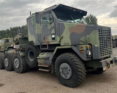 Волонтери України планують купити партію тягачів Oshkosh M1070 Мілітарний