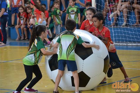 VÍDEO FOTOS Jogos Escolares promovem confraternização entre alunos em