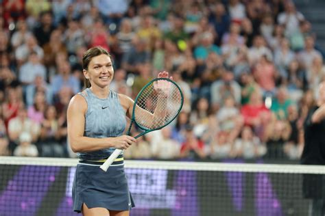 Simona Halep, victorie muncită la revenirea în circuit, cu Arina