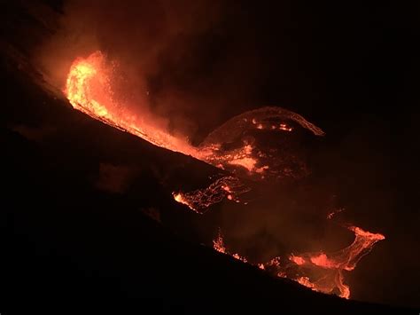 Hawaii's Kilauea volcano erupts, produces steam, ash cloud | Daily Sabah