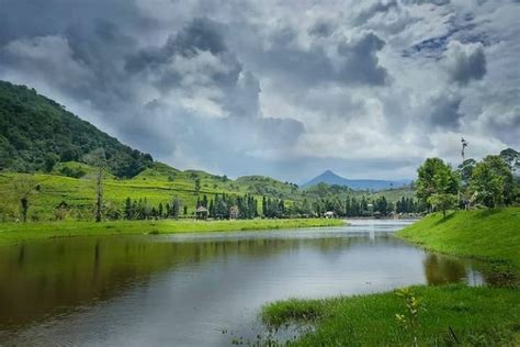 Wisata Telaga Saat Di Puncak Bogor Yang Asri Berselimut Kabut