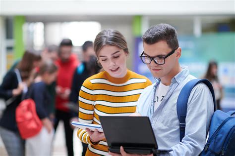 students using modern technology in school 11615294 Stock Photo at Vecteezy