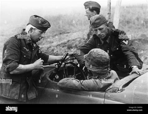 Second World War: German Waffen-SS in action Stock Photo - Alamy
