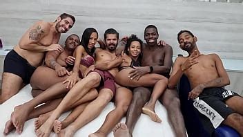 Detrás de cámaras de una mega orgía con la traviesa Yasmin Ribeiro y Afrodite Hotwife XVIDEOS