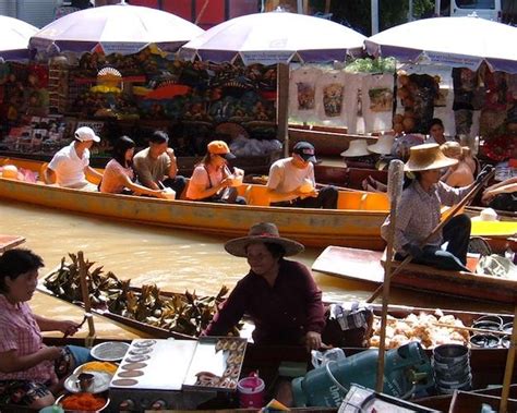 Damnoen Saduak Floating Market - City Nomads