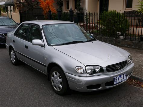 2001 Toyota Corolla LE Sedan 1 8L Auto