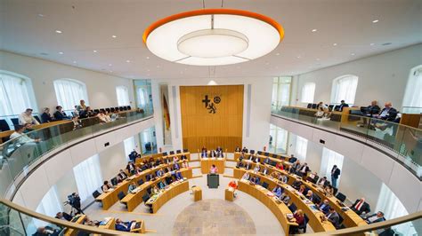 Parlament Landtag Debattiert Ber Kommunalfinanzen Und Windenergie