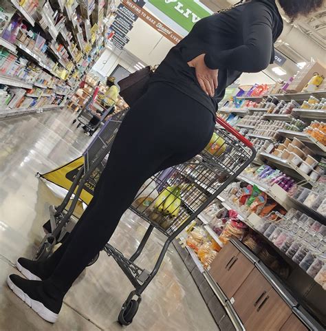Out In The Wild Lightskin Ebony Goddess Phat Ass Spandex Leggings Yoga Pants Forum