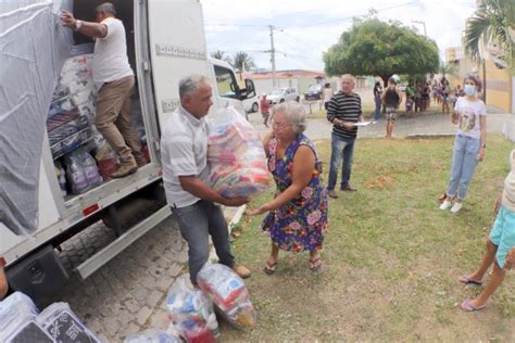 Prefeitura De Natal Distribui Alimentos E Kits Para Fam Lia Carentes Na