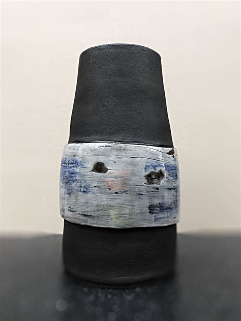 Vase en Grès noir avec bandeau de couleur