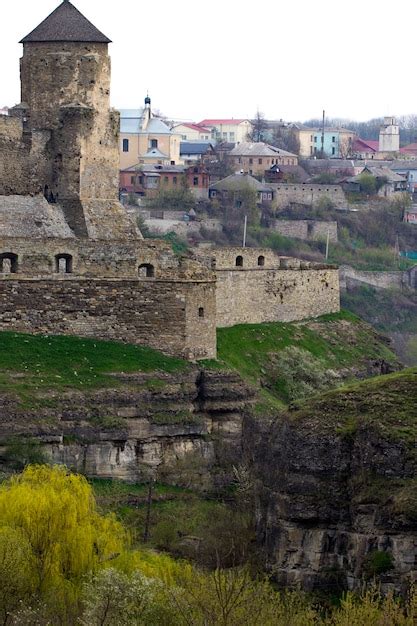 Kamianets Podilskyi Fortaleza Vista De La Muralla De La Fortaleza Con