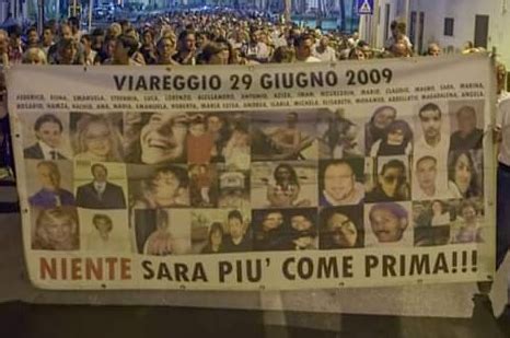 Strage Di Viareggio I Familiari Delle Vittime Davanti Montecitorio