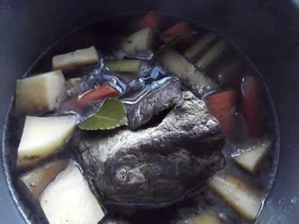 Slow Cooker Beef Shank Recipe - Gadgets for the Kitchen