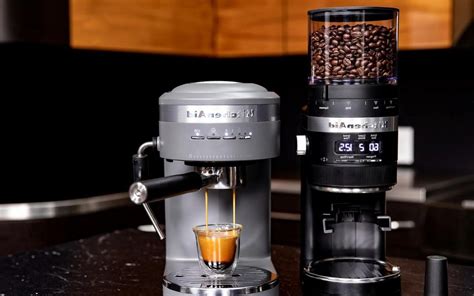 What Is The Difference Between Espresso Machine And Coffee Maker?