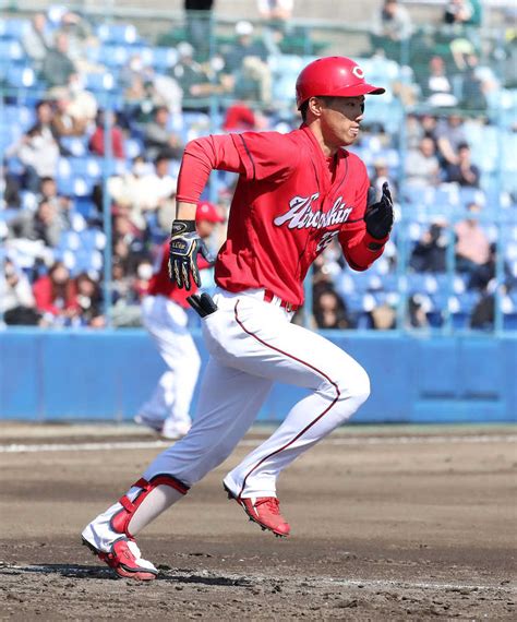 【プロ野球】広島ドラ1 中村奨成が2軍戦デビュー プロ初安打は内野安打 180317