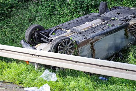 Frontalcrash Auf A Bei Remscheid Auto Berschl Gt Sich Fahrerin