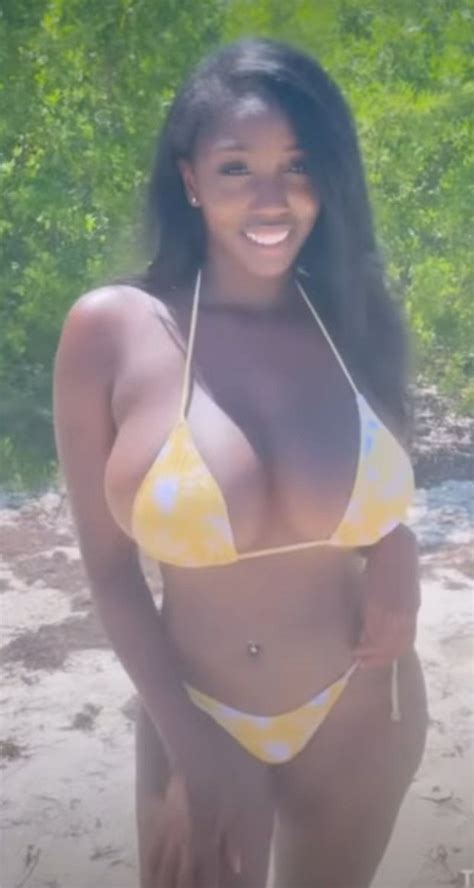 Ellie Mae Yellow Bikini Outside Male43can