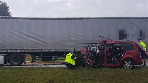 Tragedia na krajowej 10 w Trzeciewnicy Zginęli dwaj mężczyźni