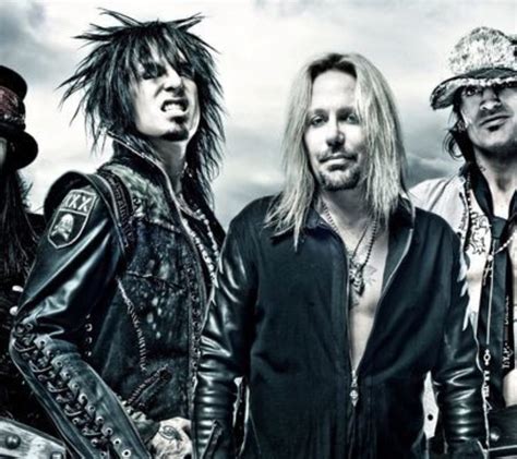 MÖTLEY CRÜE - Trailer For "The Dirt" Film, coming to NETFLIX 3/22/19 ...