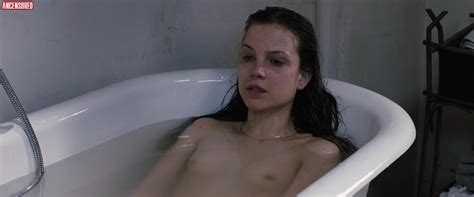 Sylvia Hoeks Nue Dans The Best Offer