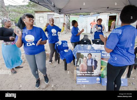 Democratic Alliance supporters dance and sing at South African ...