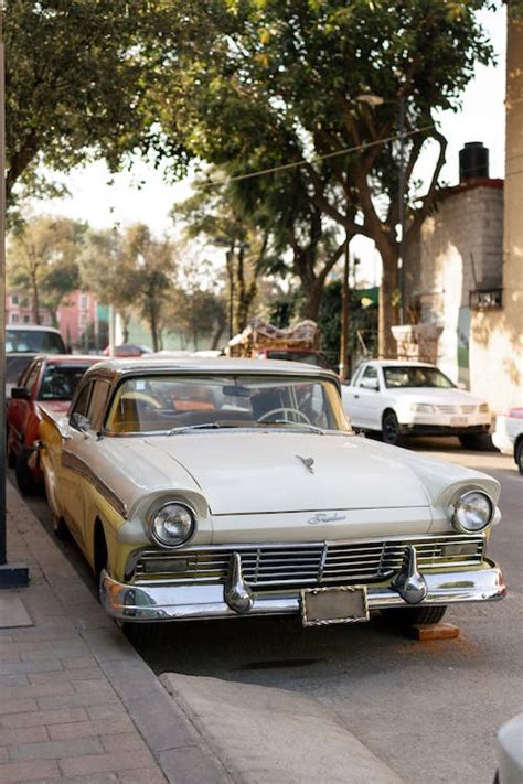 Photo of a Ford Fairlane 500 Skyliner · Free Stock Photo