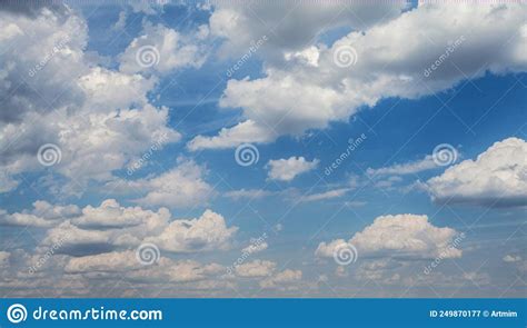 Nubes De Cielo Fondo Natural Con Cielo Azul Imagen De Archivo Imagen