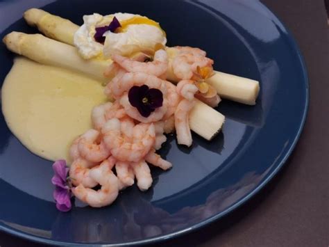 Hvide Asparges Med Rejer Og Sauce Hollandaise Opskrifter Gastrofun Dk