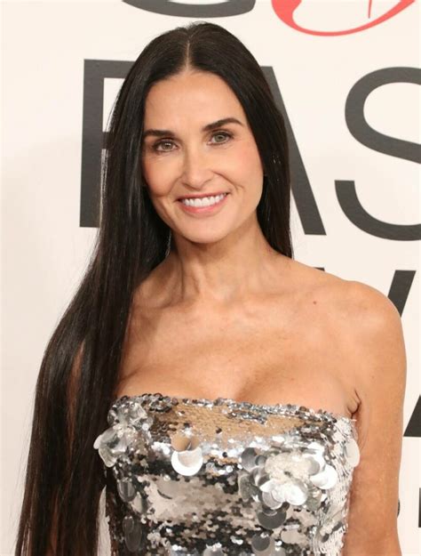 Demi Moore Apari Ie Ndr Znea Ntr Un Pictorial Pentru Revista