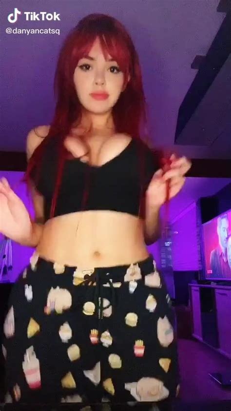 Danyan Cat Shows Cleavage In Erotic Black Crop Top Sexyfilter