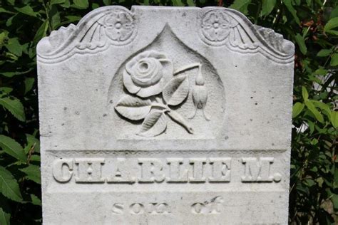 Here Are The Strange Meanings Behind These 12 Common Gravestone Symbols