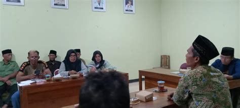 Pemkal Adakan Pembinaan Satlinmas Di Aula Kalurahan Karangtengah