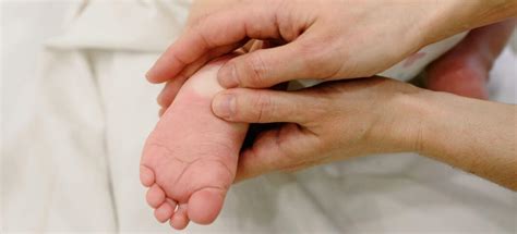 What Causes Flat Feet In Children? | UPMC Italy