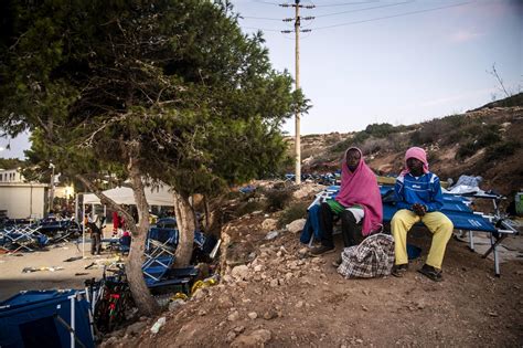 Lampedusa la isla italiana desbordada con más migrantes que habitantes