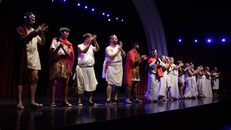 SE CONCRETÓ LA MUESTRA ANUAL DEL TALLER DE TEATRO MUNICIPAL Radio FM