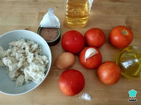 Salmorejo con atún y huevo