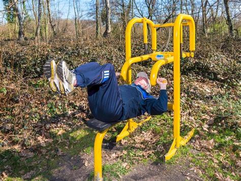 Neues Gerät für den Trimm Dich Pfad im Höntroper Südpark