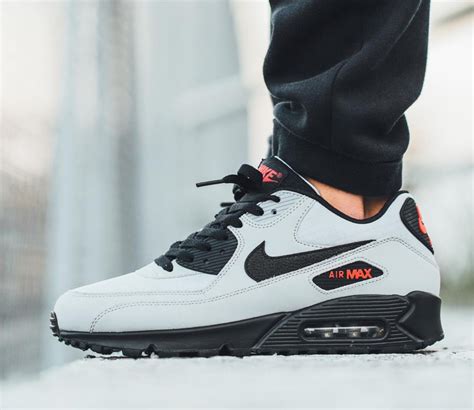 Nike Air Max 90 Essential Wolf Grey Black Black University Red