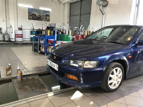 Замена масла в мкпп — Honda Accord (6G), 2 л, 1997 года | плановое ТО ...