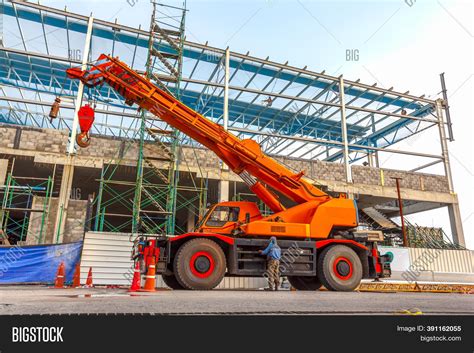 Cranes Hydraulic Image & Photo (Free Trial) | Bigstock